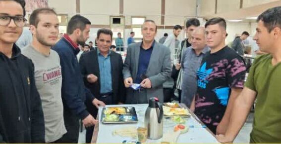 بازدید سرزده رئیس دانشگاه فرهنگیان آذربایجان شرقی از سلف‌سرویس دانشکده علوم تربیتی