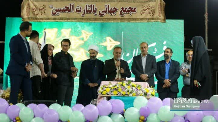 هفتاد و هشتمین شب از تجمعات مردمی در میدان امام حسین(ع) اصفهان، که به میزبانی دانشگاه فرهنگیان استان برگزار شد