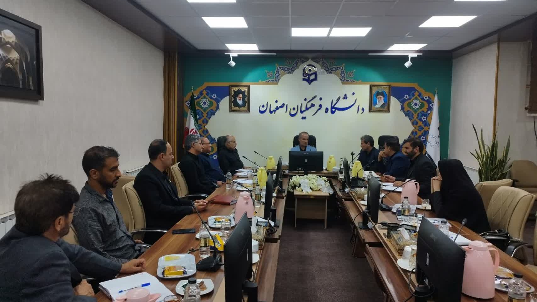 تأکید بر آمادگی برای سال تحصیلی جدید در جلسه شورای مدیریت دانشگاه فرهنگیان اصفهان