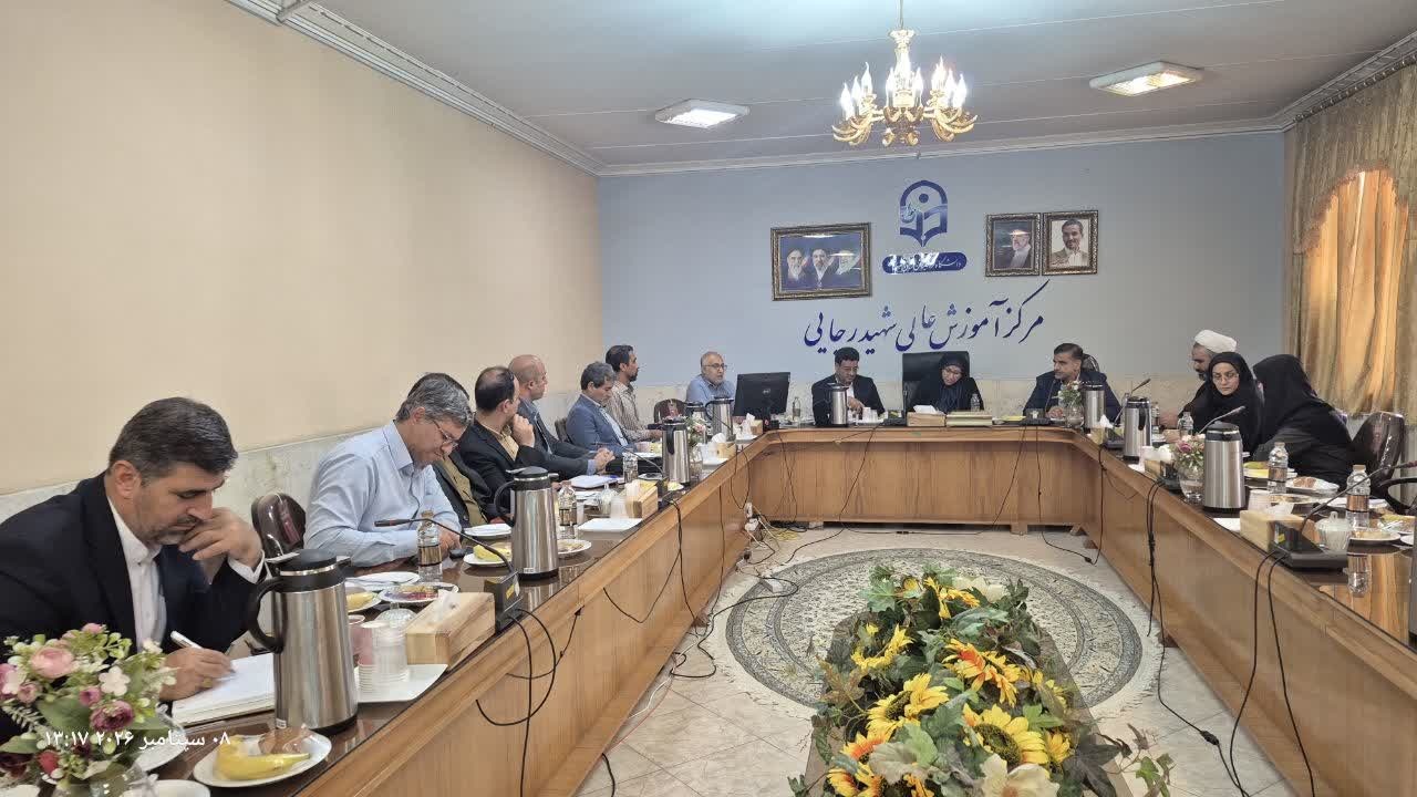 بازدید مشاور وزیر از پروژه‌های «فرصت مهر» در دانشکده علوم پایه شهید رجایی اصفهان