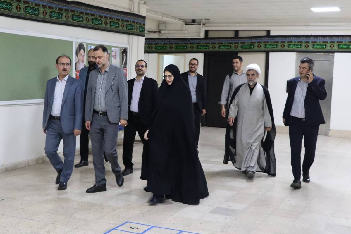 بازدید نماینده وزیر آموزش و پرورش از روند اجرای برنامههای «فرصت مهر» در دانشگاه فرهنگیان گیلان