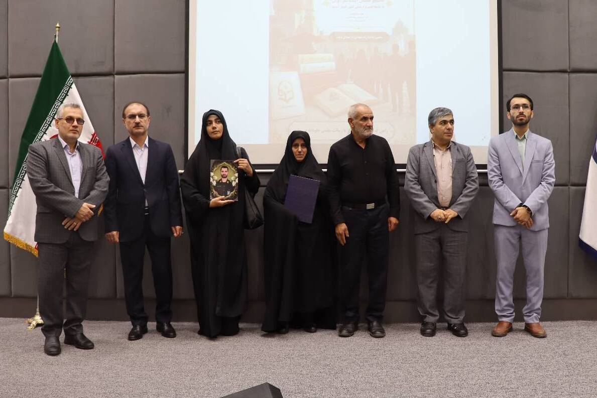 تجلیل از خانواده شهید والامقام دادگستر در جشن دانشآموختگی دانشجومعلمان ورودی ۱۴۰۱ دانشگاه فرهنگیان گیلان