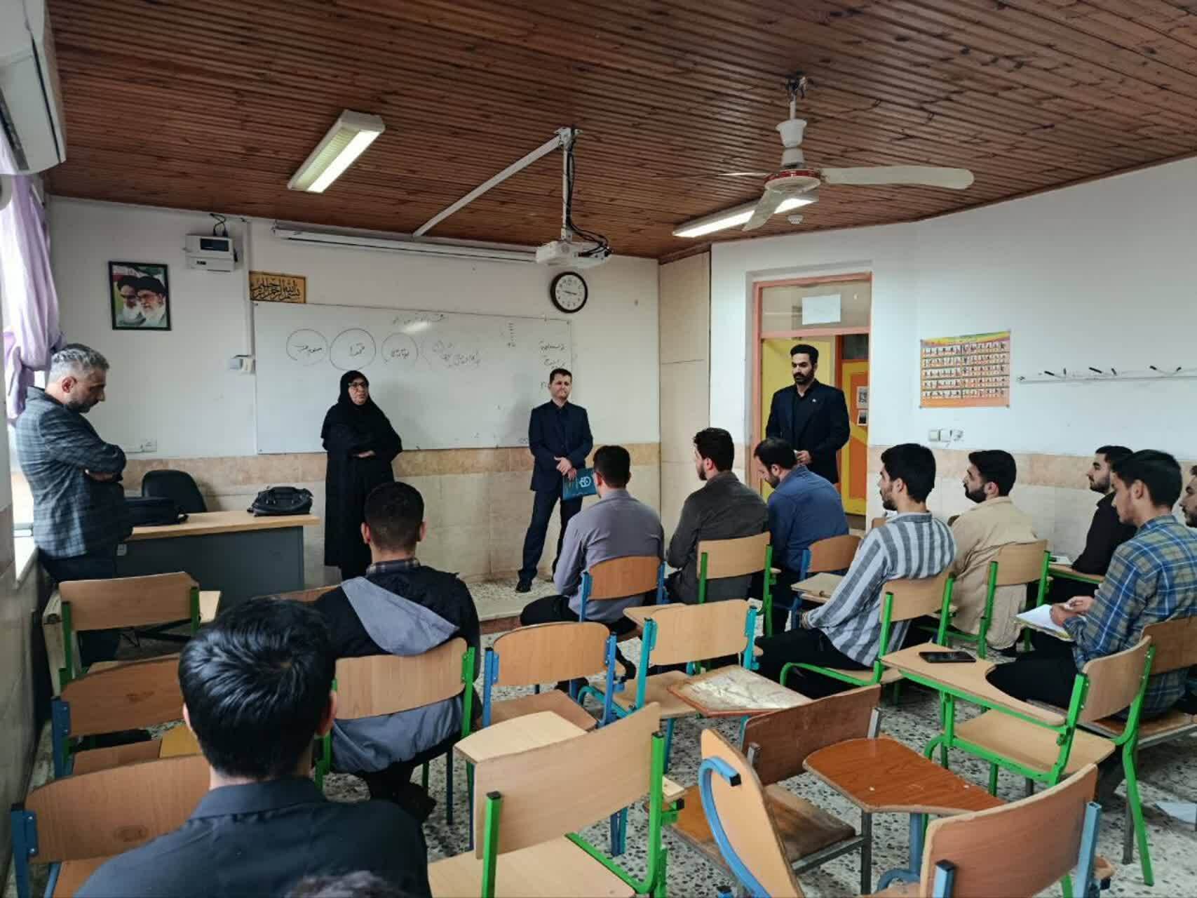 بازدید معاون آموزشی و پژوهشی دانشگاه فرهنگیان گیلان از مجموعه آموزشی رودسر