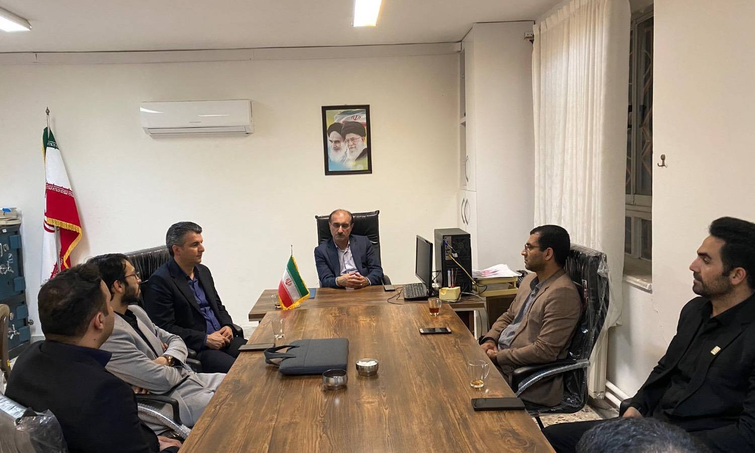 برگزاری نشست اداری آموزشی سرپرست دانشگاه فرهنگیان گیلان با کارکنان واحد رودسر و بازدید از خوابگاه ، سلف و  گفتگو با دانشجومعلمان