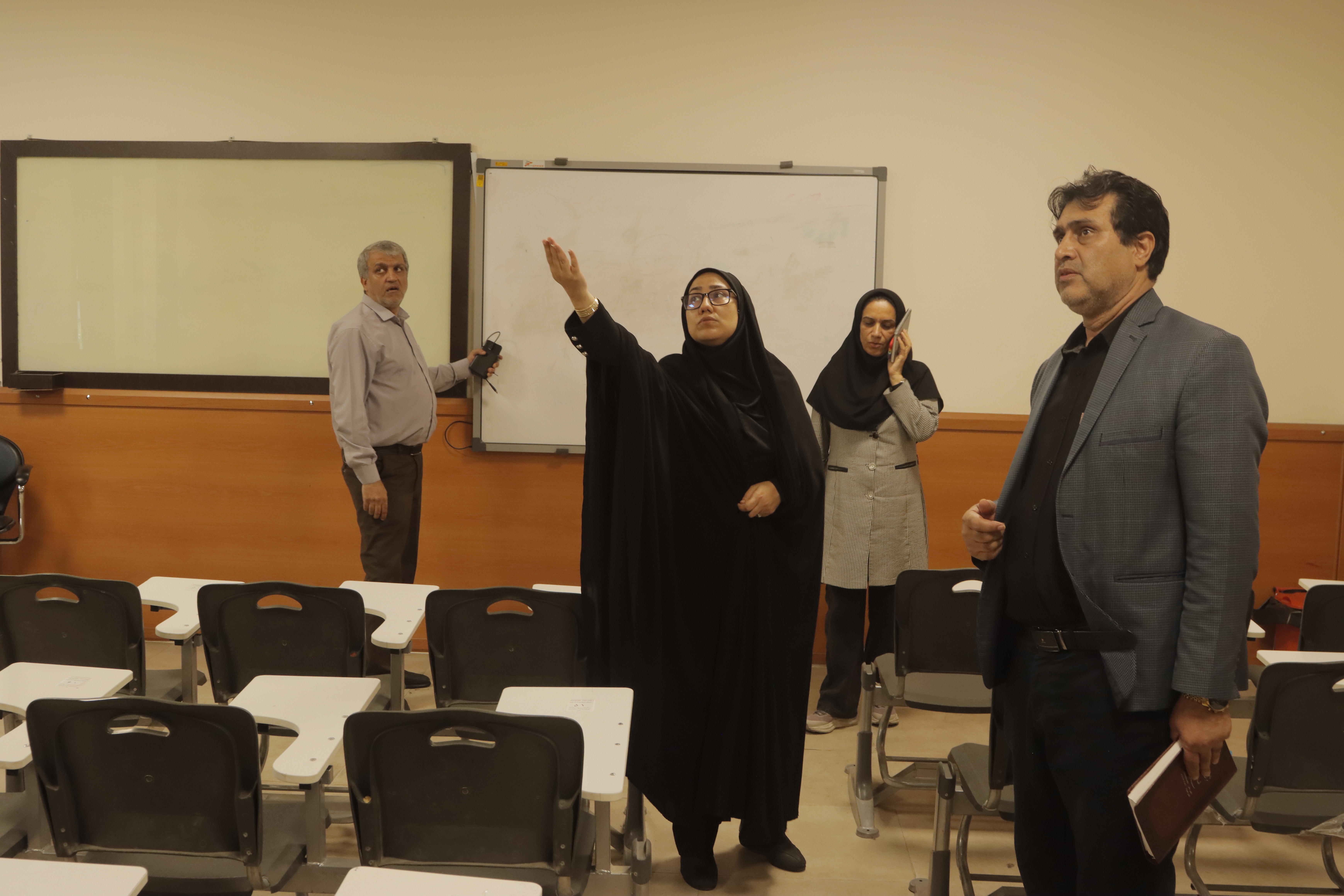 بازدید مسئولین دانشگاه از ساختمان آموزشی و زیر ساخت های دانشکده علوم انسانی در راستای طرح «فرصت مهر»