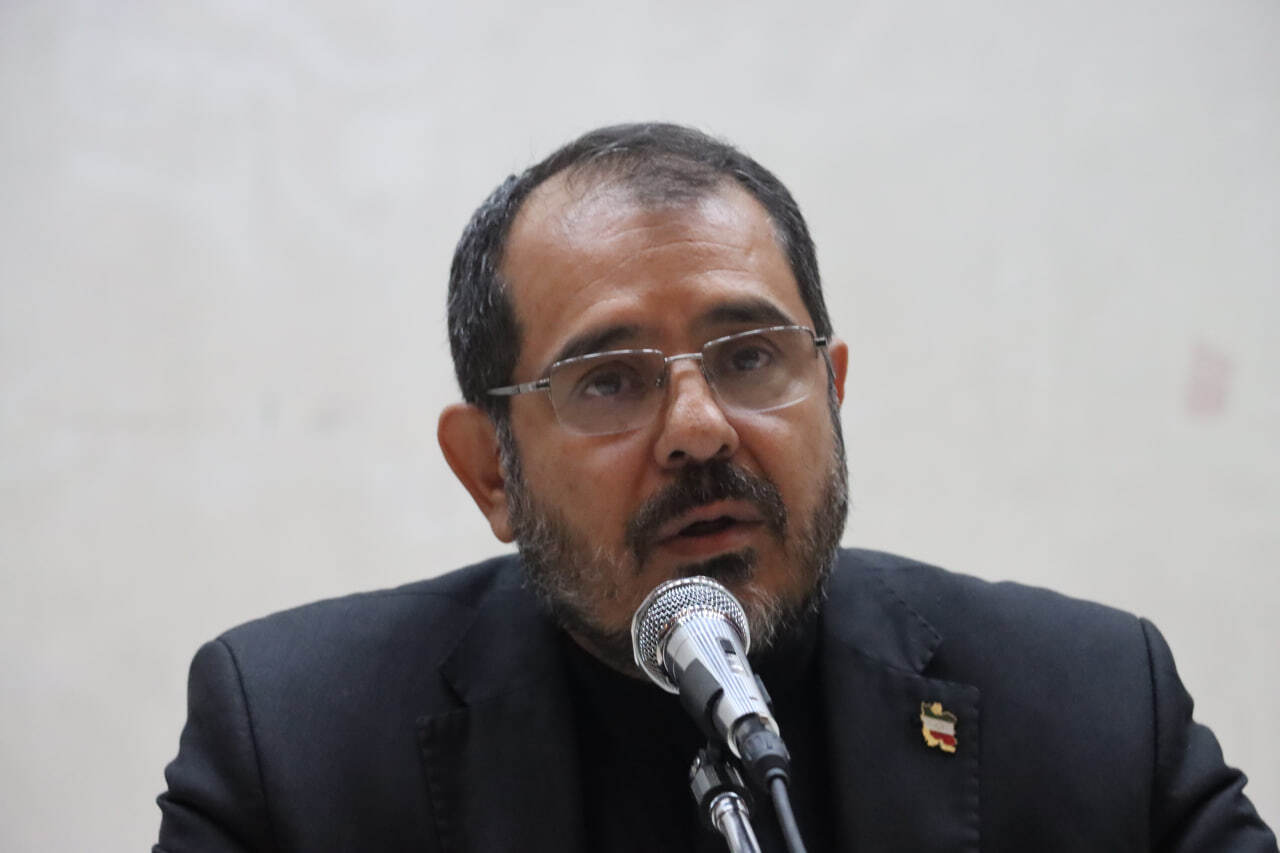 رسالت معلمی فراتر از آموزش و انتقال دانش است
