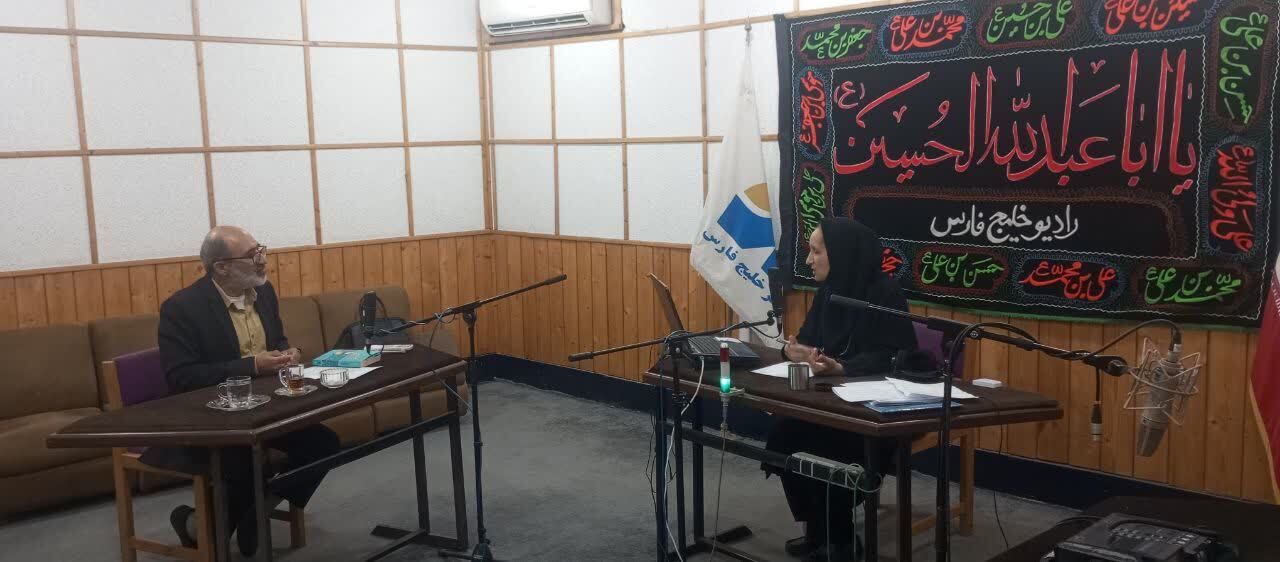 حضور  علی بهرامشاهی، سرپرست دانشگاه فرهنگیان هرمزگان، و سرپرست سازمان بسیج اساتید استان، در ویژه برنامه زنده رادیویی «شهید امت»