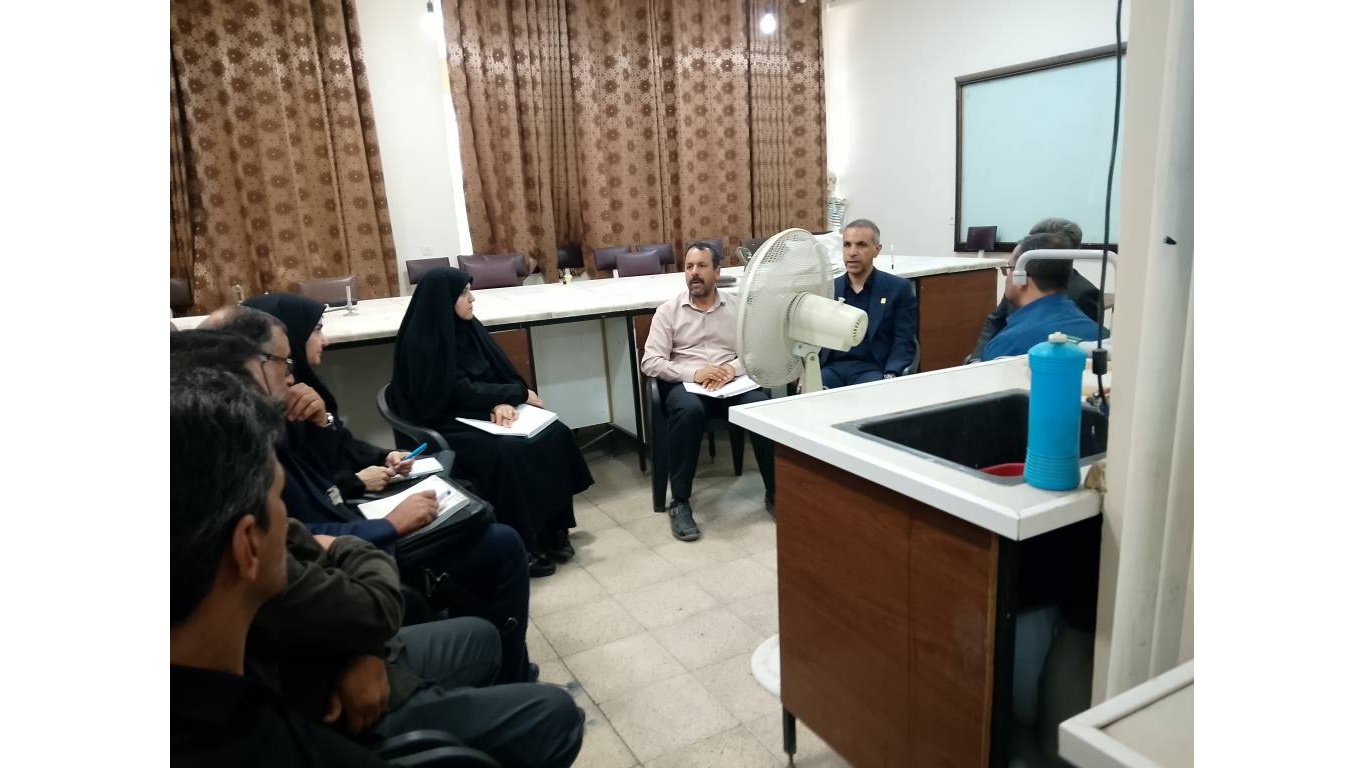 بررسی چالش‌ها و تجهیز آزمایشگاه در دانشگاه فرهنگیان کرمان
