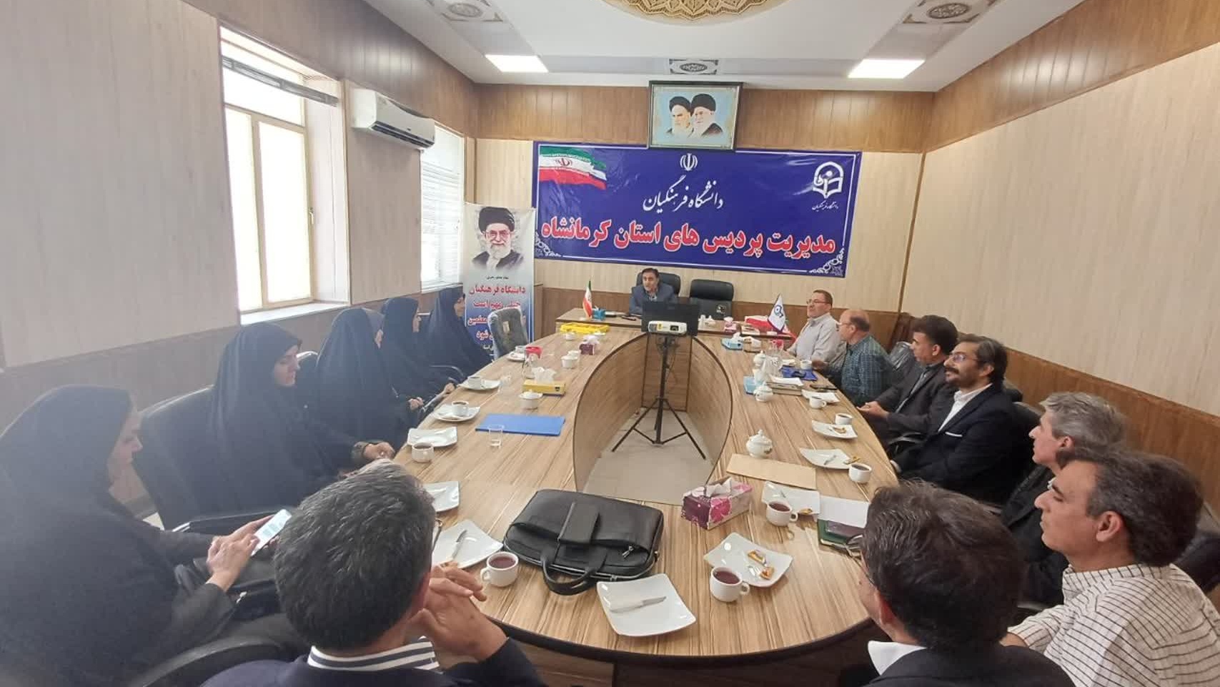 نشست صمیمی دکتر فرزاد امیری ریاست دانشگاه با اساتید مامور آموزشی