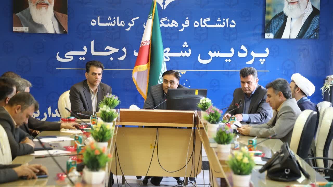 نشست صمیمی ریاست دانشگاه با اعضای هیات علمی