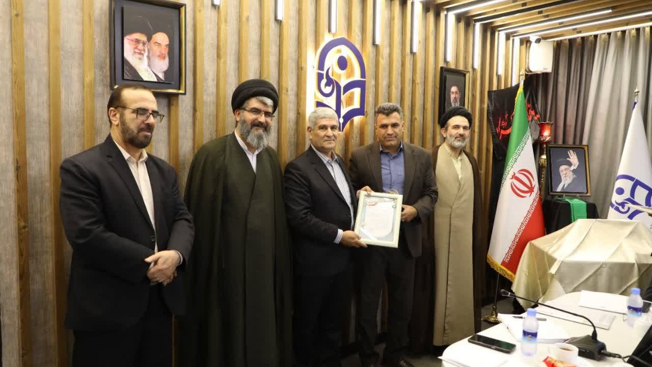تجلیل از دکتر مرزبان ادیب منش دانشیار دانشگاه فرهنگیان کرمانشاه به عنوان پژوهشگر برتر کشوری
