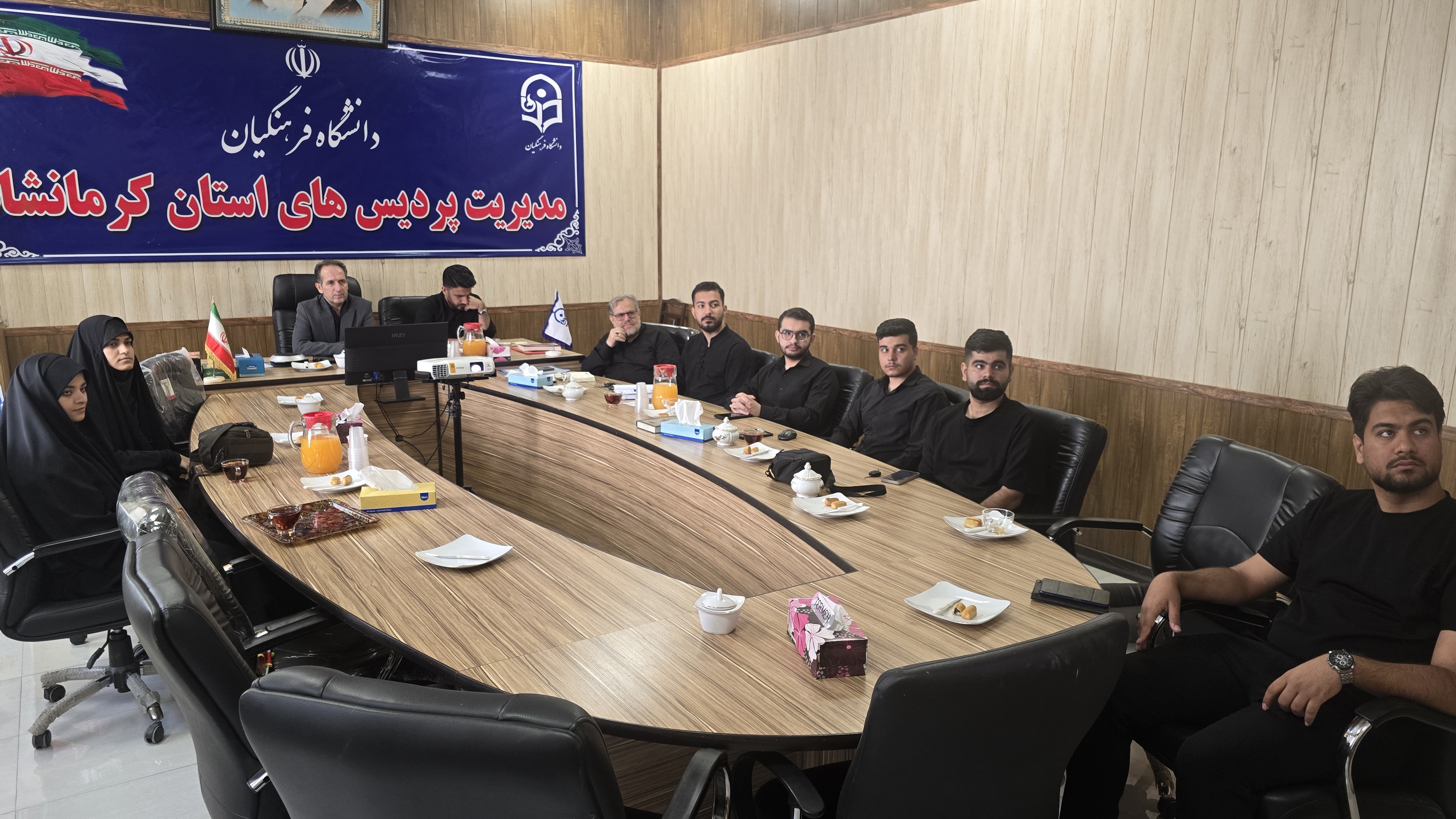 نشست معاونت دانشجویی و فرهنگی دانشگاه فرهنگیان استان کرمانشاه با دانشجویان