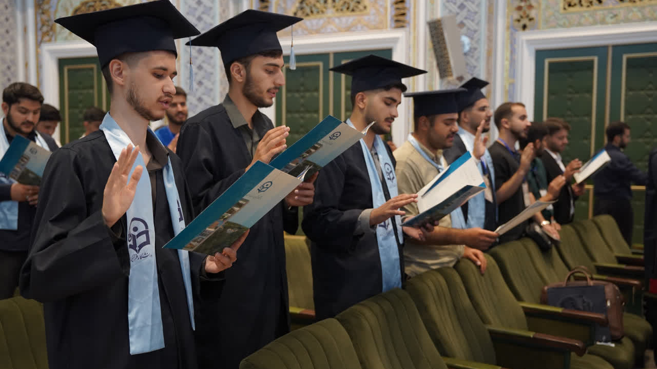 برگزاری آیین دانش‌آموختگی دانشجو‌معلمان دانشگاه فرهنگیان خراسان رضوی در جوار بارگاه رضوی