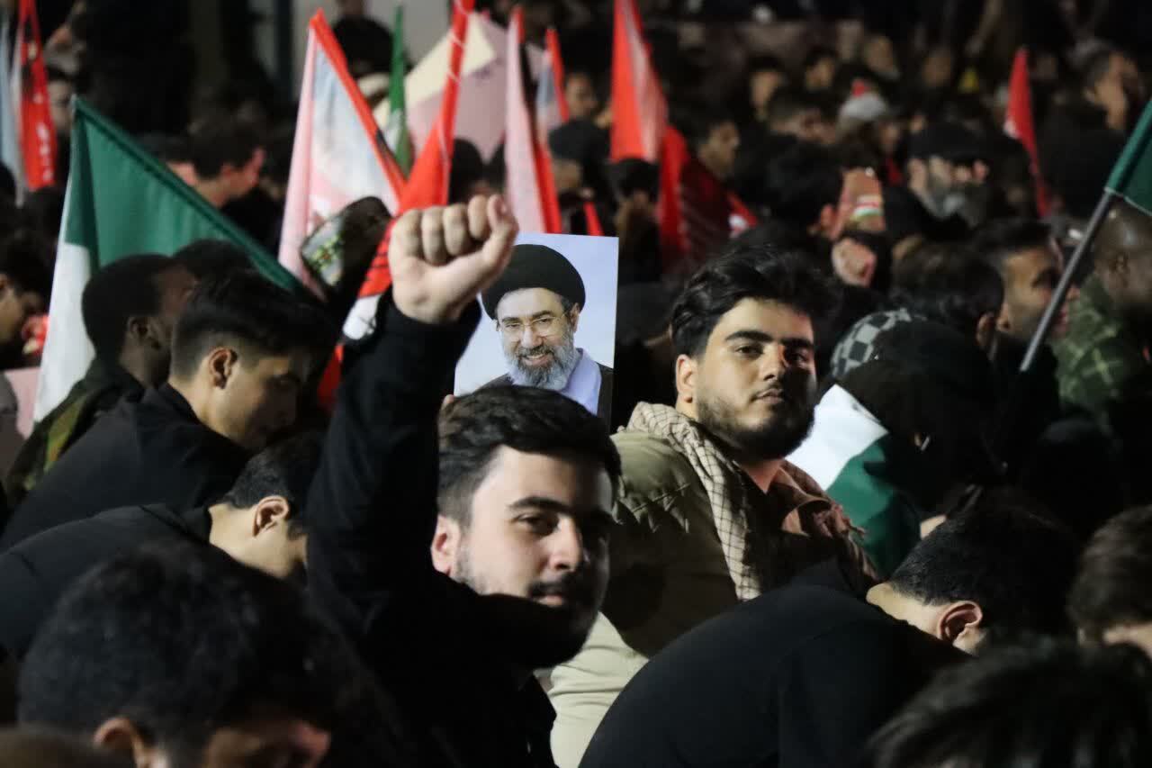 حضور دانشجومعلمان دانشگاه فرهنگیان در آیین وداع با رهبر شهید انقلاب اسلامی ایران در دانشگاه فردوسی مشهد