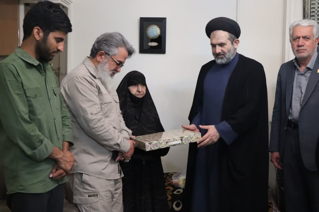 تجدید میثاق با آرمان‌های شهدا؛ دیدار مسئولان دانشگاه فرهنگیان با خانواده شهید دانشجومعلم خراسان رضوی