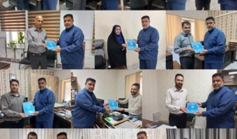 اهدای لوح تقدیر به کارکنان مدیریت دانشگاه فرهنگیان به مناسبت دهه سرآمدی آموزش