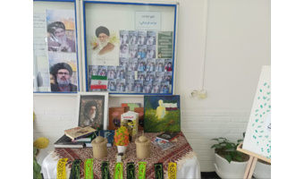برپایی نمایشگاه کتاب به مناسبت هفته دفاع مقدس در مرکز آموزش حضرت خدیجه کبری(س) دزفول