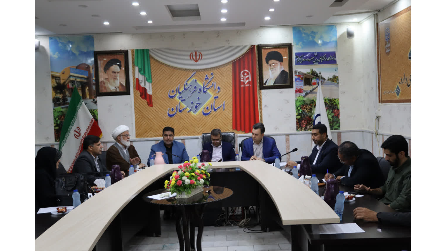 جلسه شورای فرهنگی دانشگاه فرهنگیان خوزستان، روز چهارشنبه ۲۹ مهر ۱۴۰۵، با حضور ریاست دانشگاه، معاونان و سایر اعضای شورا برگزار شد