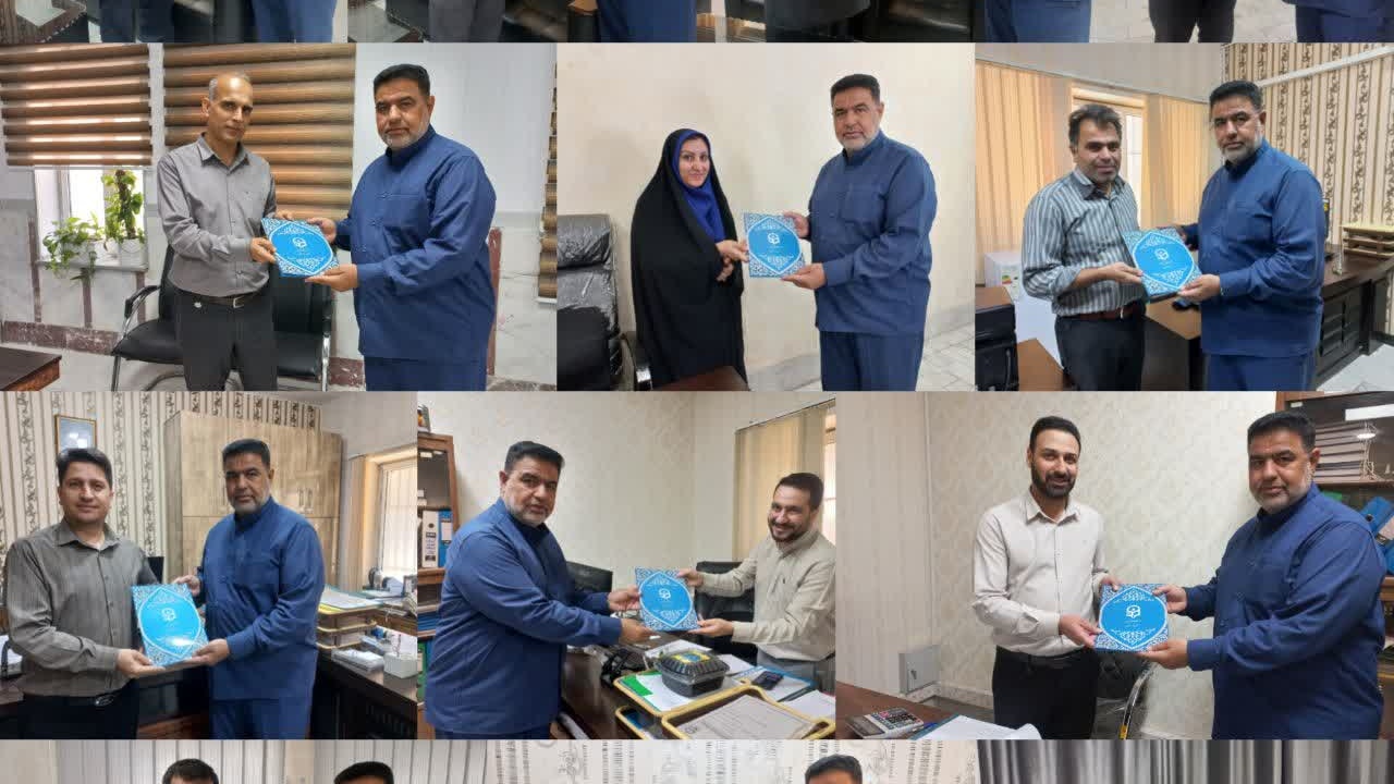 اهدای لوح تقدیر به کارکنان مدیریت دانشگاه فرهنگیان به مناسبت دهه سرآمدی آموزش