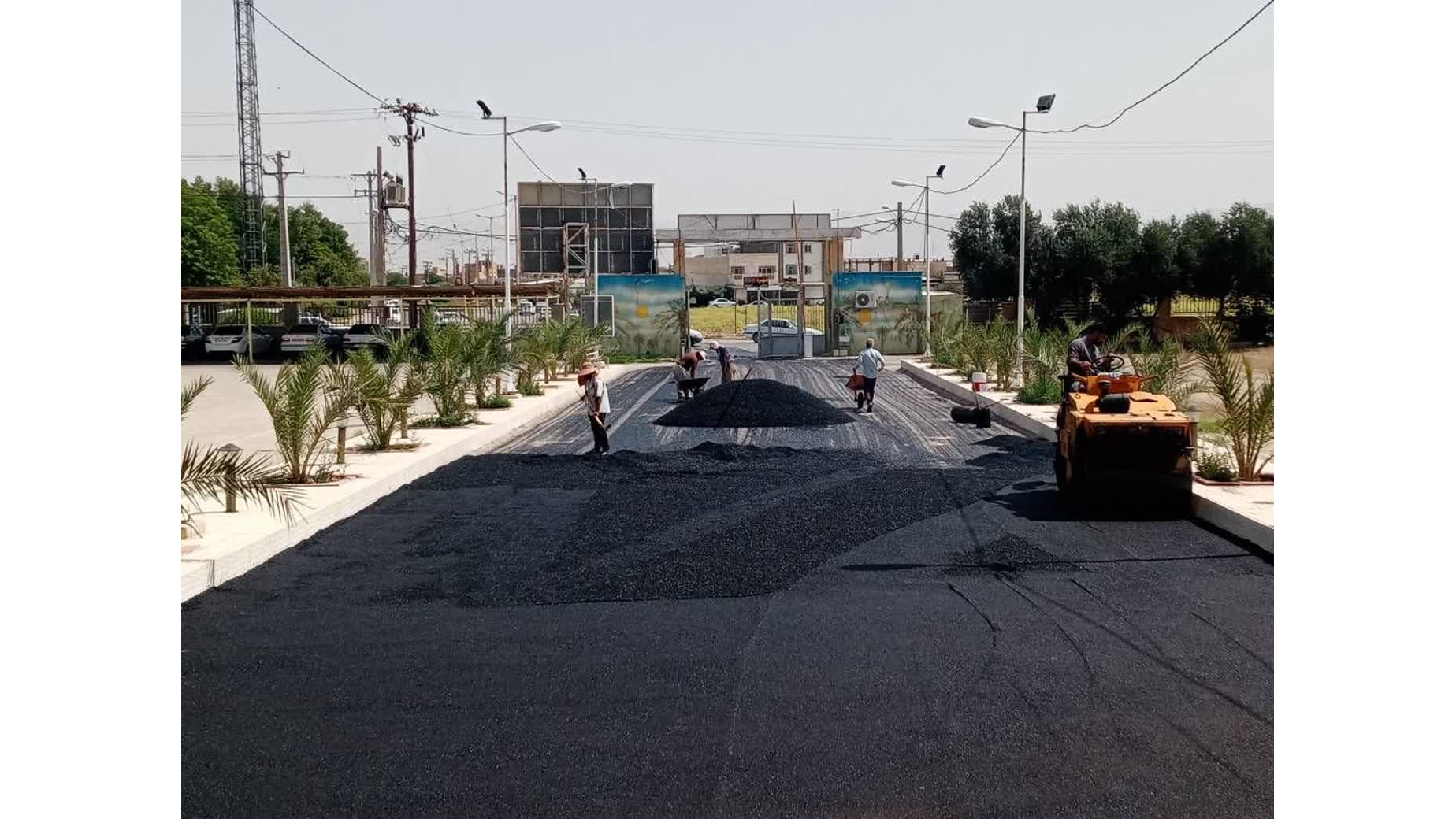 اجرای روکش آسفالت و بهسازی بخشی از محوطه دانشگاه فرهنگیان بهبهان در راستای پروژه مهر