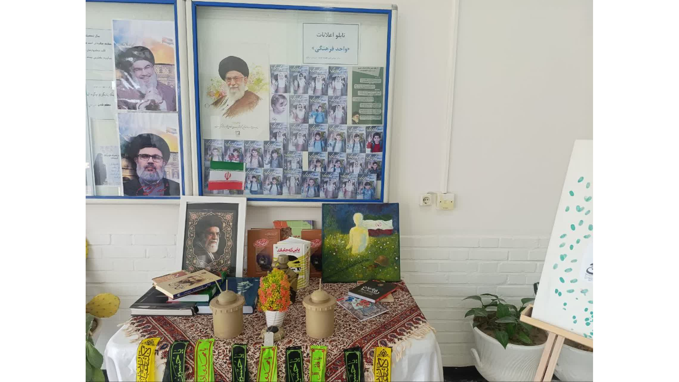 برپایی نمایشگاه کتاب به مناسبت هفته دفاع مقدس در مرکز آموزش حضرت خدیجه کبری(س) دزفول