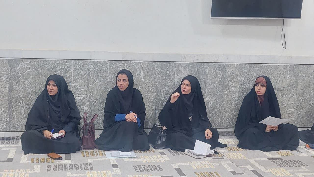 نشست صمیمی سرپرست مرکز خدیجه کبری (س) دزفول با نمایندگان خوابگاهی