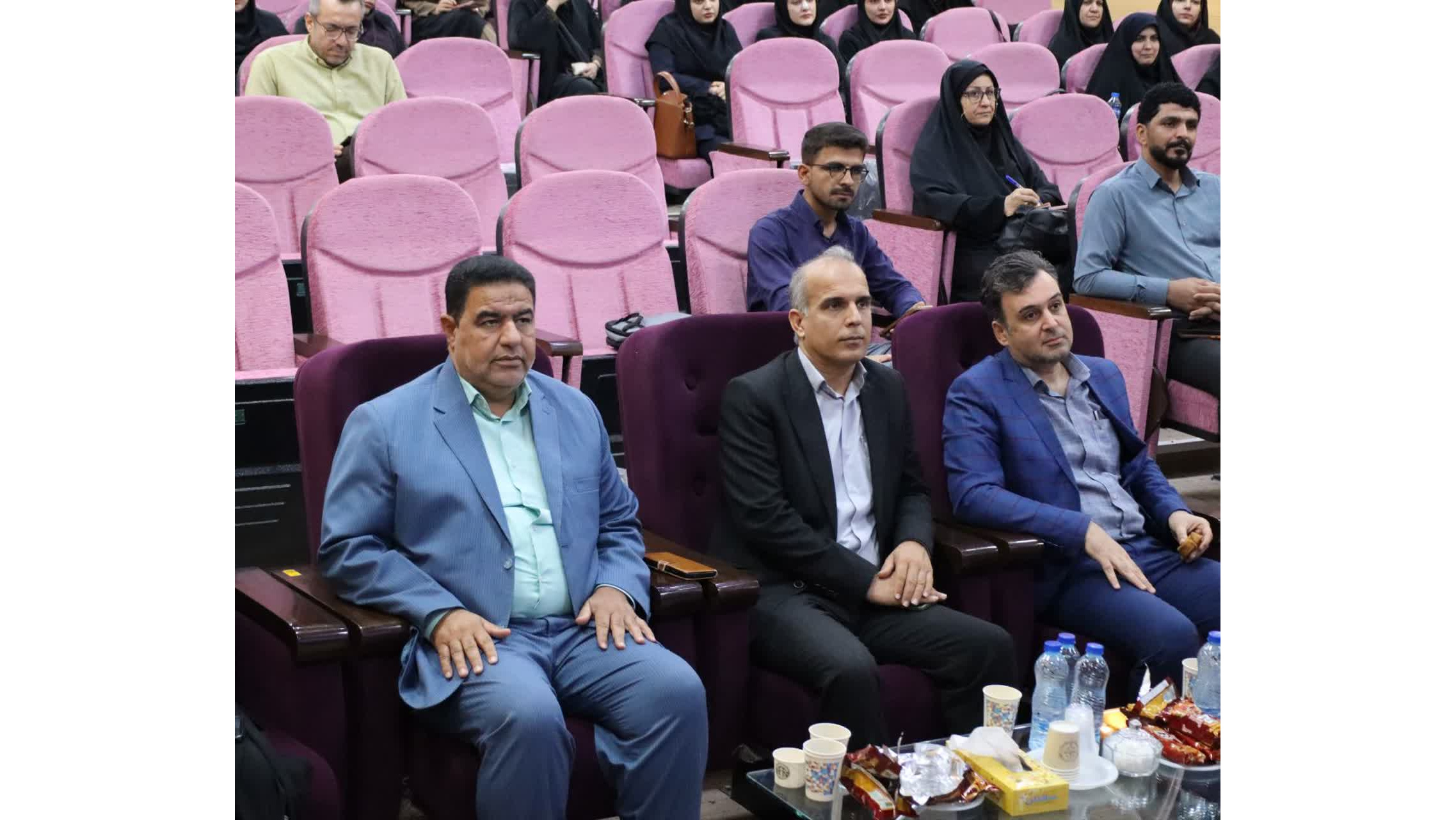 در ادامه سلسله نشست های تخصصی و هماهنگی ارزیابی شایستگی های معلمی، جلسه توجیهی ویژه ای با عوامل اجرایی برگزارکننده مصاحبه ها در دانشگاه فرهنگیان استان خوزستان برگزار شد.
