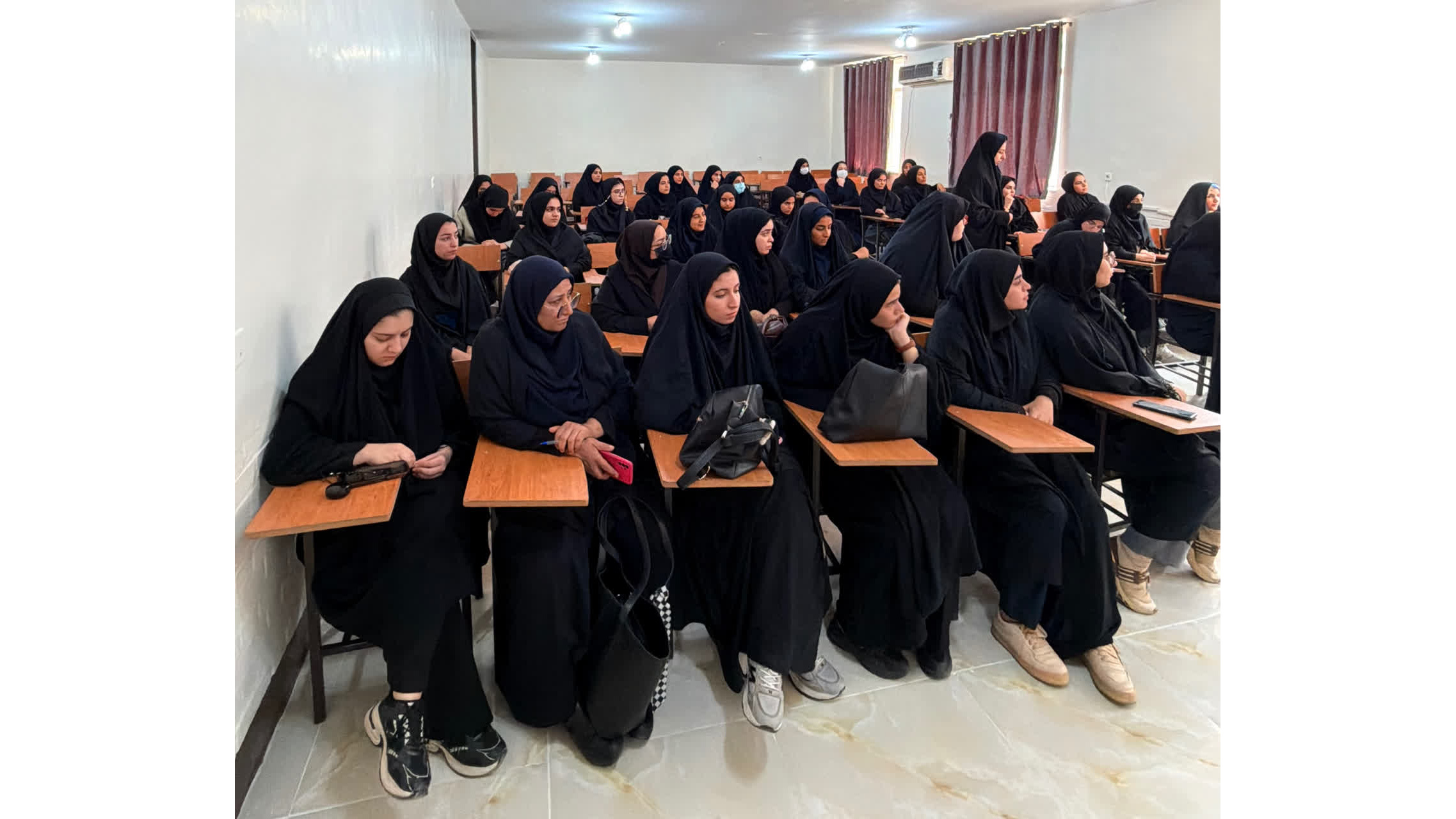 برگزاری کارگاه های‌ آموزشی به مناسبت هفته سلامت بانوان