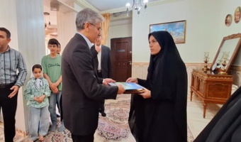 تجلیل از حماسه سازان «جنگ رمضان» در کردستان/ دیدار مسئولان تعلیم و تربیت با خانواده معزز شهید افشین کاکایی