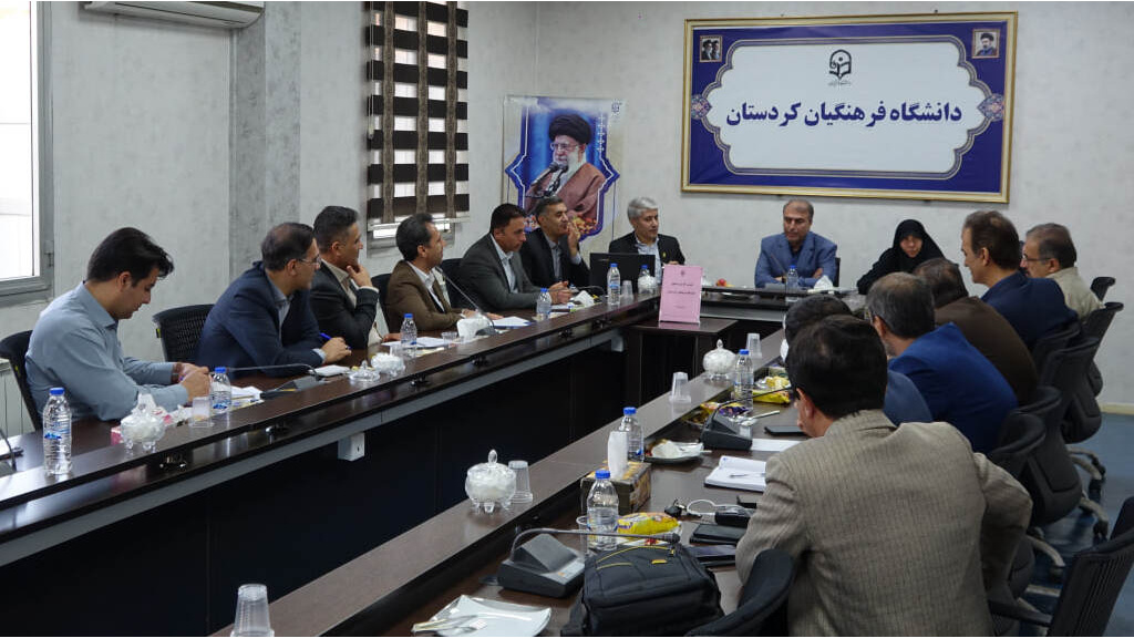 بررسی مهم‌ترین چالش‌ها و راهکارهای تحول در دانشگاه فرهنگیان کردستان