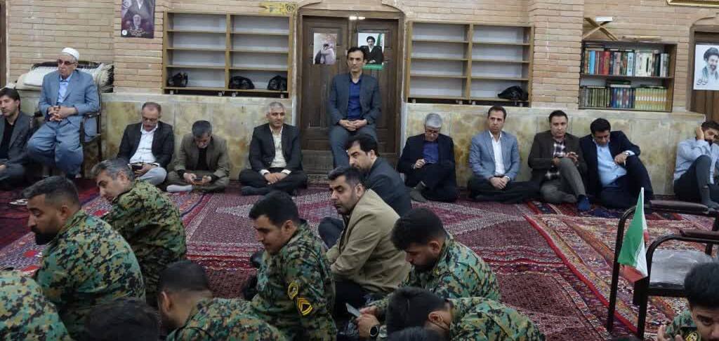 تجدید میثاق دانشگاهیان کردستان با آرمان‌های «شهدای خدمت»/ طنین وحدت در آیین بزرگداشت شهید جمهور و شهید موسوی در مسجد جامع سنندج