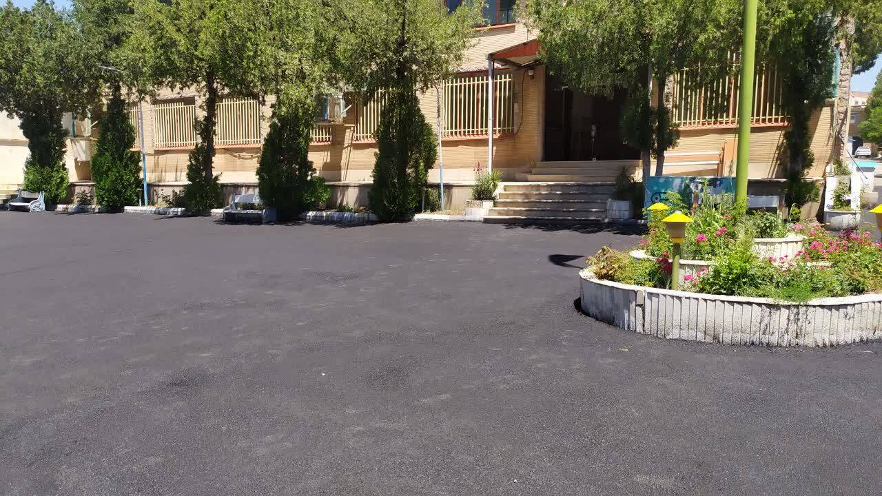 طرح بهسازی آسفالت محوطه دانشگاه فرهنگیان کردستان اجرا شد