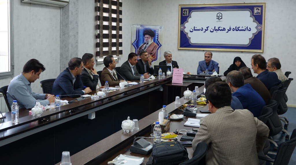 بررسی مهم‌ترین چالش‌ها و راهکارهای تحول در دانشگاه فرهنگیان کردستان