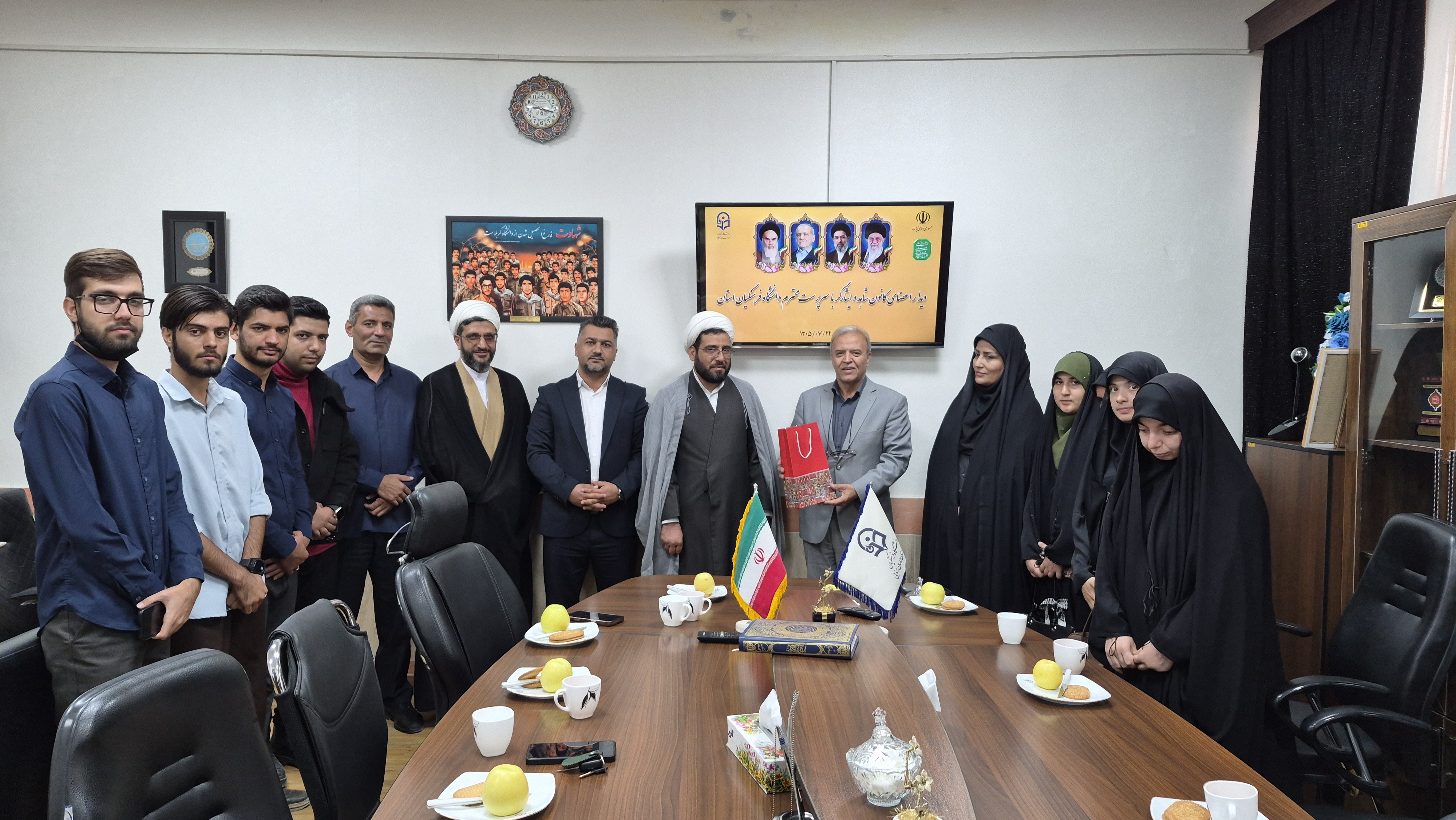 دیدار مسئول و اعضای کانون شاهد و ایثارگر دانشگاه فرهنگیان خراسان جنوبی با جانباز سرافراز دفاع مقدس