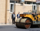 بازدید میدانی رییس دانشگاه فرهنگیان قزوین از روند اجرای آسفالت محوطه دانشگاه