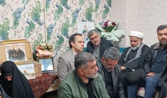 هیئت‌رئیسه دانشگاه فرهنگیان قزوین صبح روز دوشنبه ۱۰ فروردین ۱۴۰۵ با حضور در منزل خانواده‌های معظم شهیدان رستمی و کیال‌ها با آنان دیدار و گفت‌وگو کردند