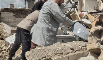 حضور همکاران و دانشجویان بسیجی دانشگاه فرهنگیان قزوین در بازسازی اماکن آسیب‌دیده نجف‌آباد