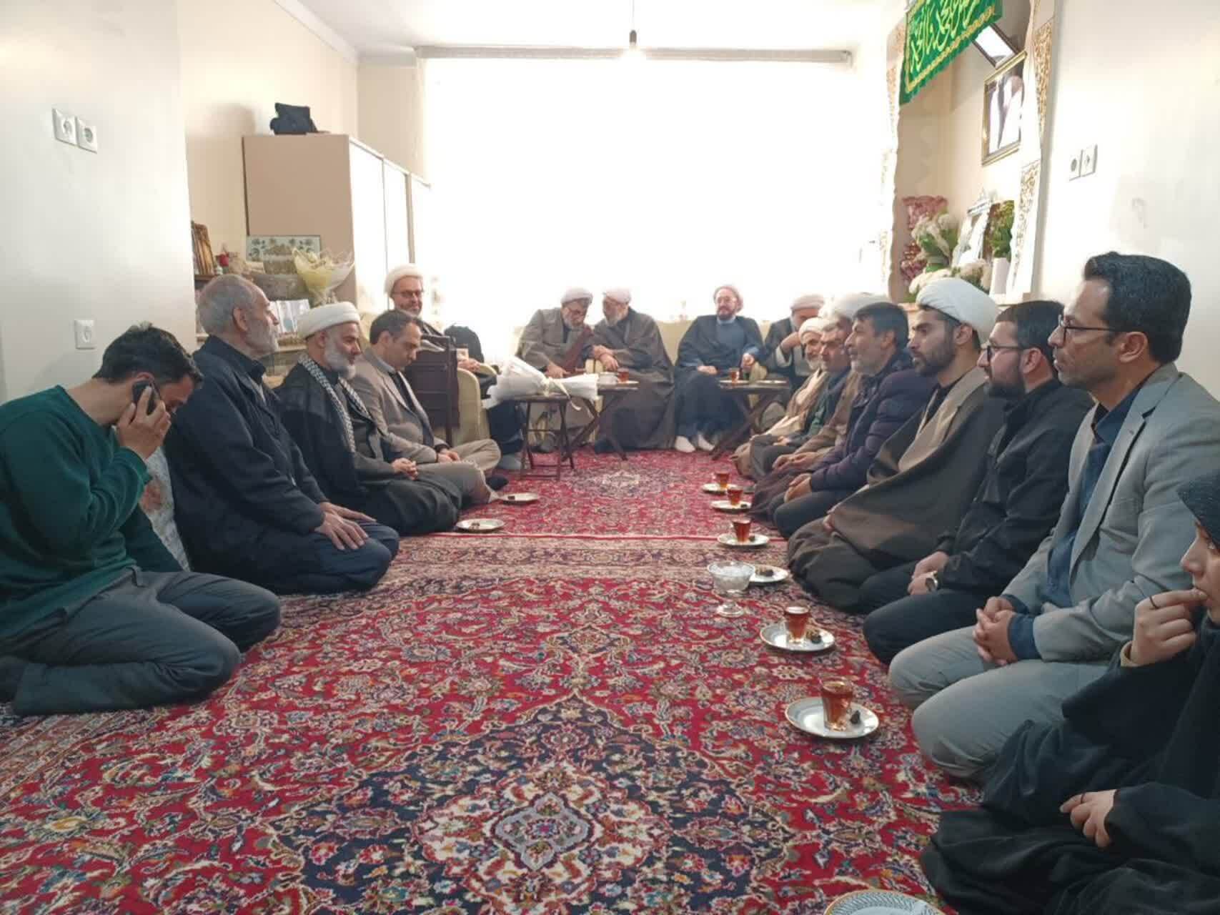 دیدار اعضای هیأت رئیسه دانشگاه فرهنگیان قزوین با خانواده شهیدان کیالها