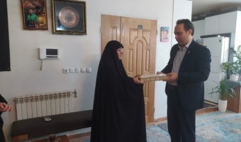 تجلیل دانشگاه فرهنگیان قزوین از مادر معلمِ شهید دانیال حاجی‌پور در هفته معلم