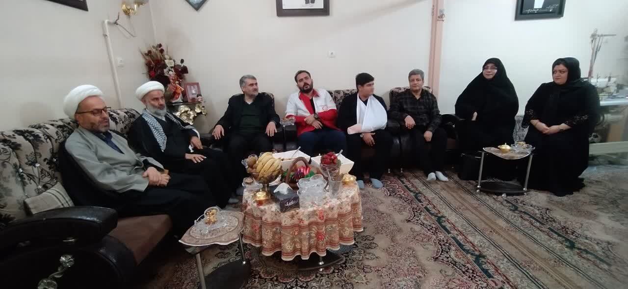 دیدار هیات رییسه دانشگاه فرهنگیان قزوین با دانشجوی فداکار، امیررضا مرادی