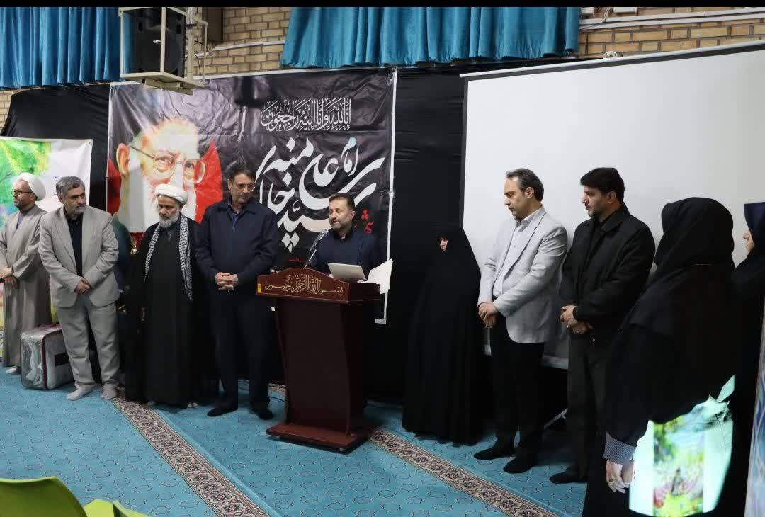 مراسم گرامیداشت اربعین رهبر شهید، فرماندهان و دانش‌آموزان مدرسه شجره طیبه میناب برگزار شد