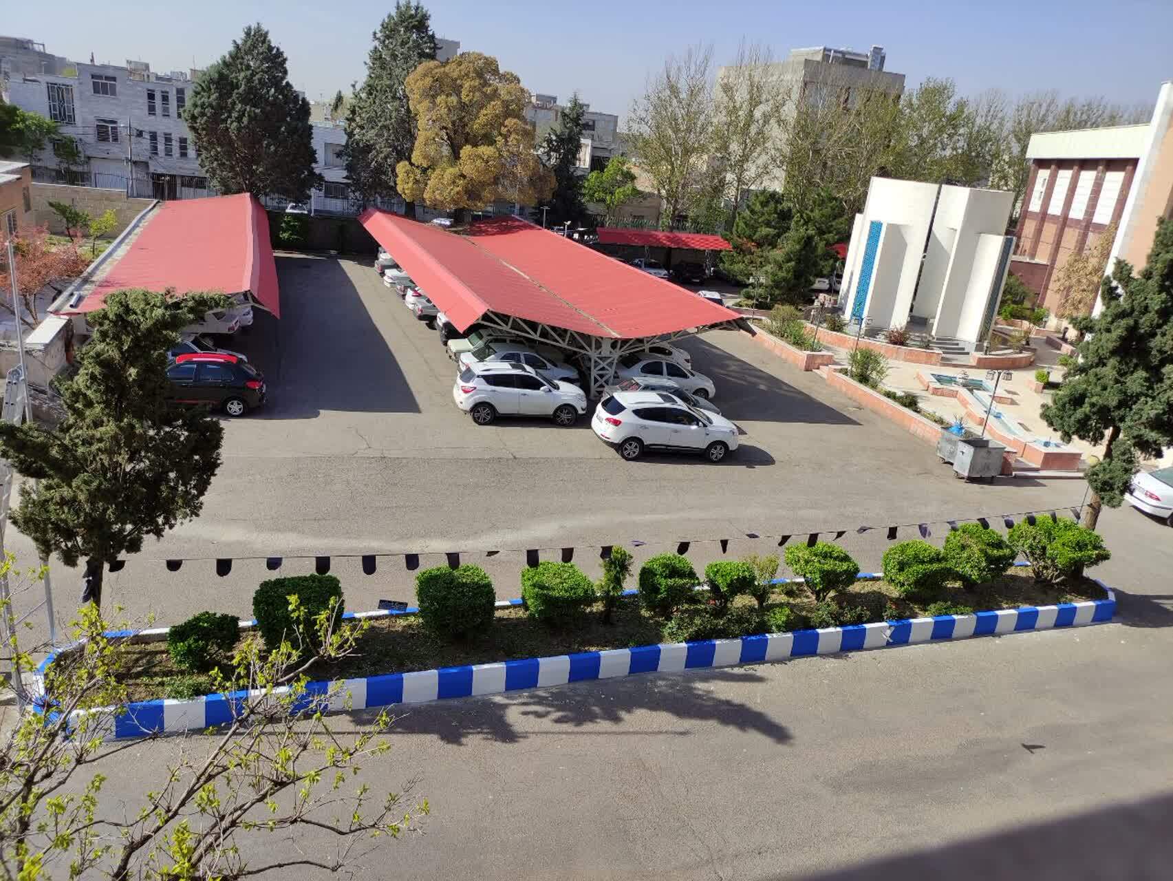 آغاز طرح زیباسازی محوطه؛ رنگ‌آمیزی جداول دانشگاه انجام شد