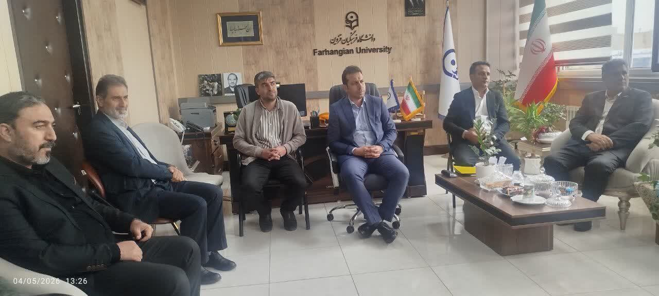 دیدار مدیر امور شعب بانک ملی با رئیس دانشگاه فرهنگیان به مناسبت هفته معلم