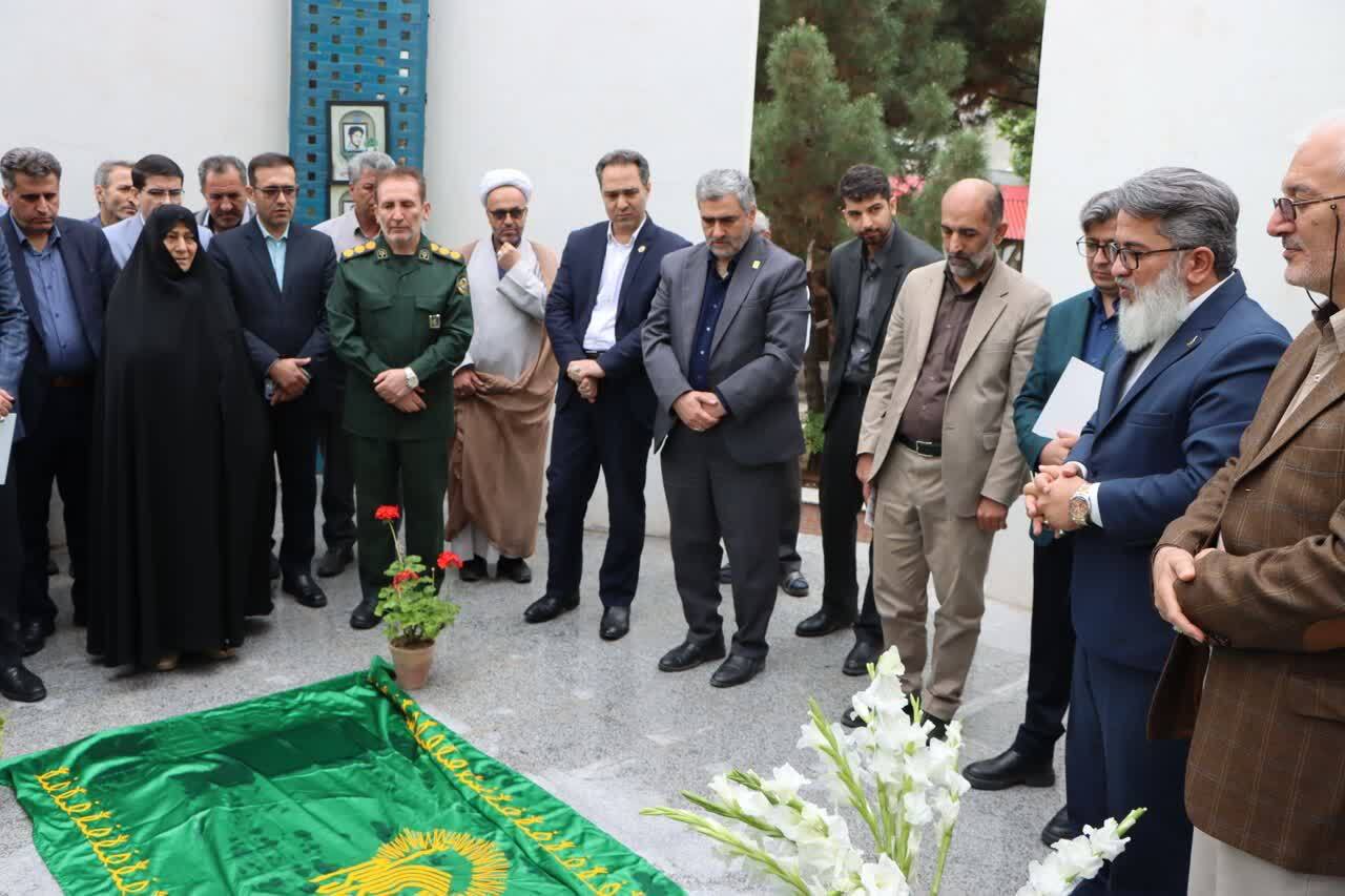 رونمایی از سنگ مزار شهید خوشنام در دانشگاه فرهنگیان قزوین؛ تأکید بر زنده نگه داشتن یاد شهدا
