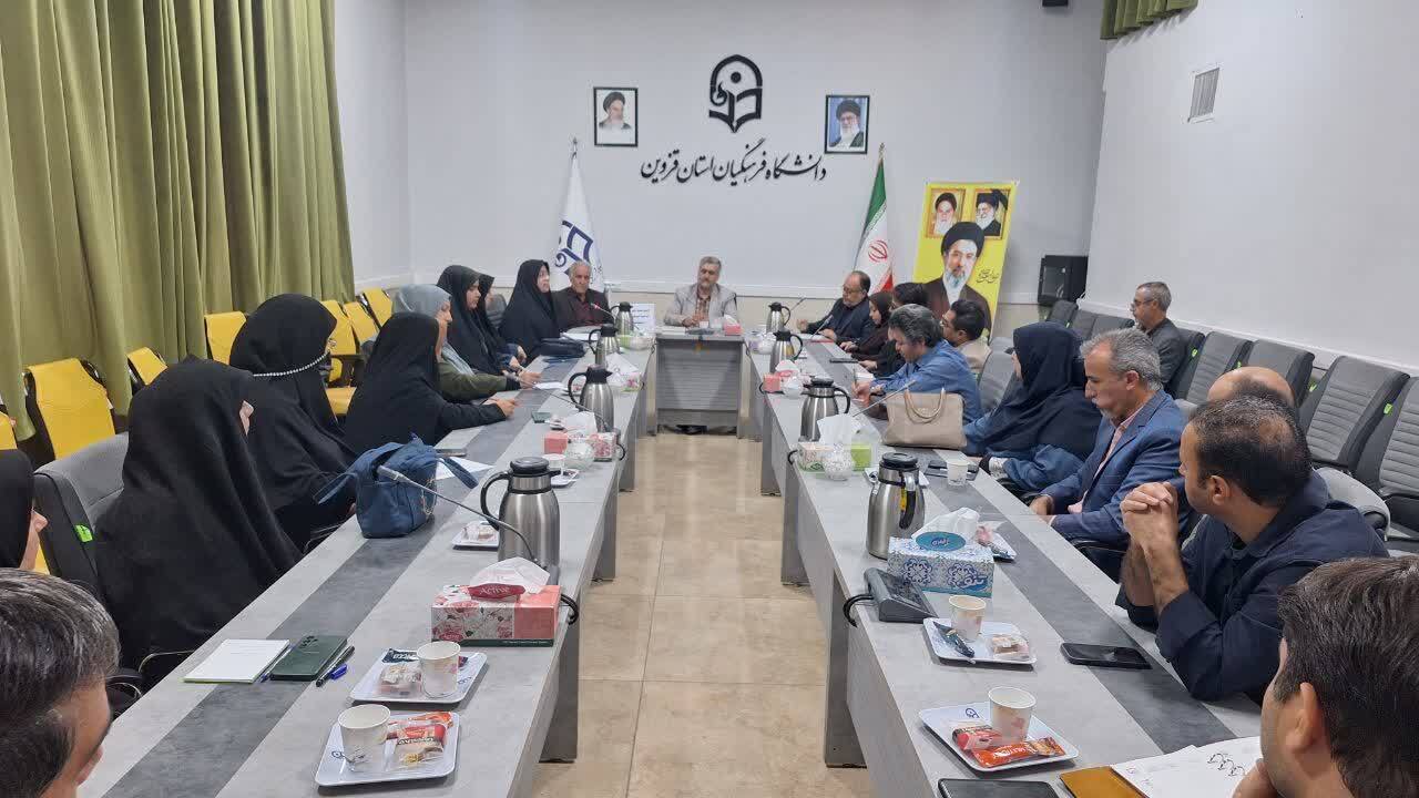 برگزاری جلسه هم‌اندیشی معاونت فرهنگی با اساتید ادبیات و هنر و فناوری دانشگاه