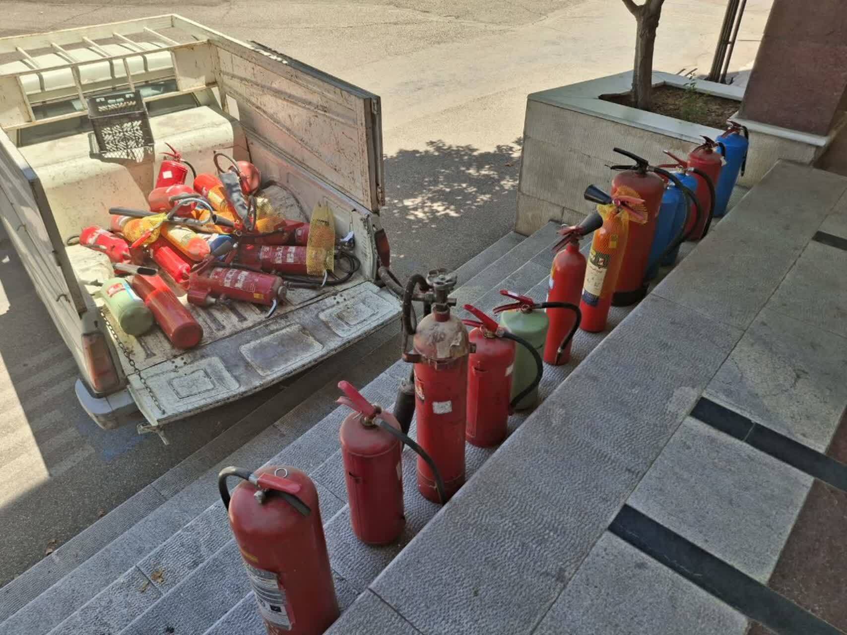 در راستای ارتقای سطح ایمنی و افزایش آمادگی در شرایط اضطراری، روند شارژ مجدد و بازبینی دوره‌ای کپسول‌های آتش‌نشانی در دانشگاه آغاز شد