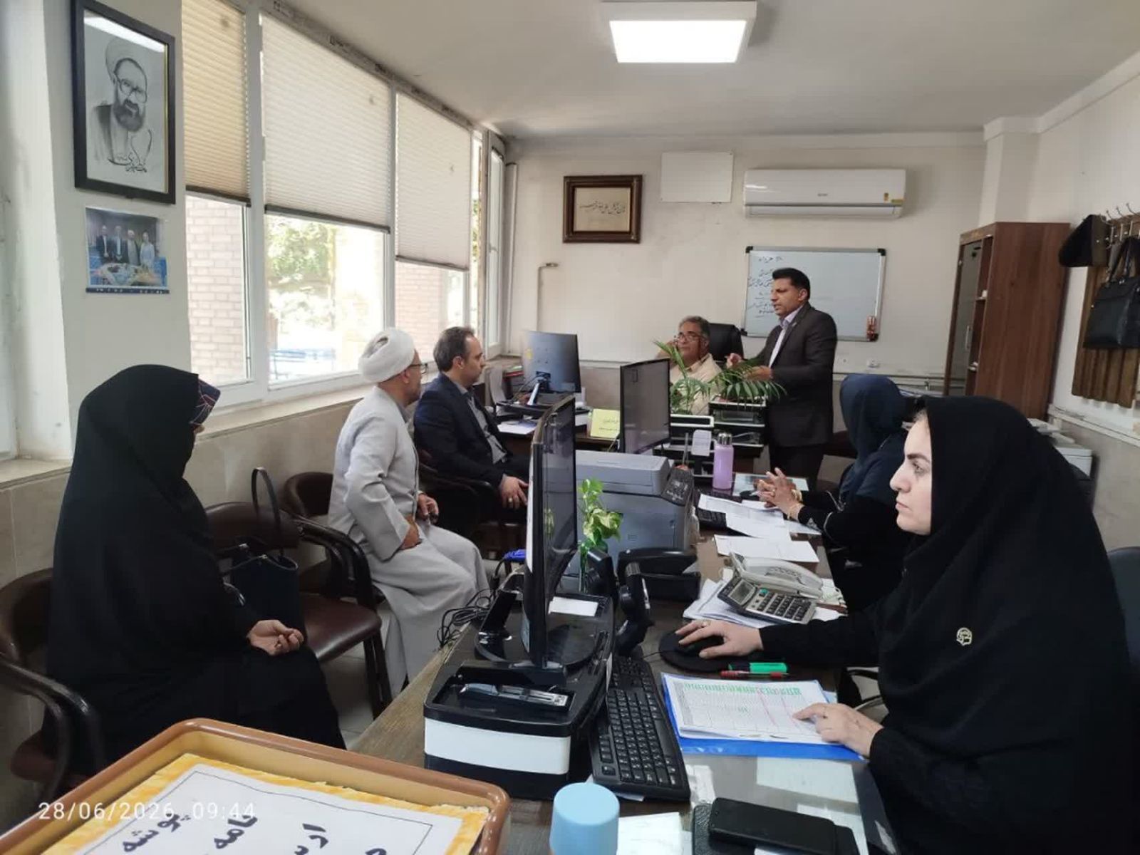 بازدید رئیس دانشگاه از روند برگزاری آزمون‌های مجازی؛ بررسی تصادفی سؤالات و ارزیابی استانداردهای آزمون