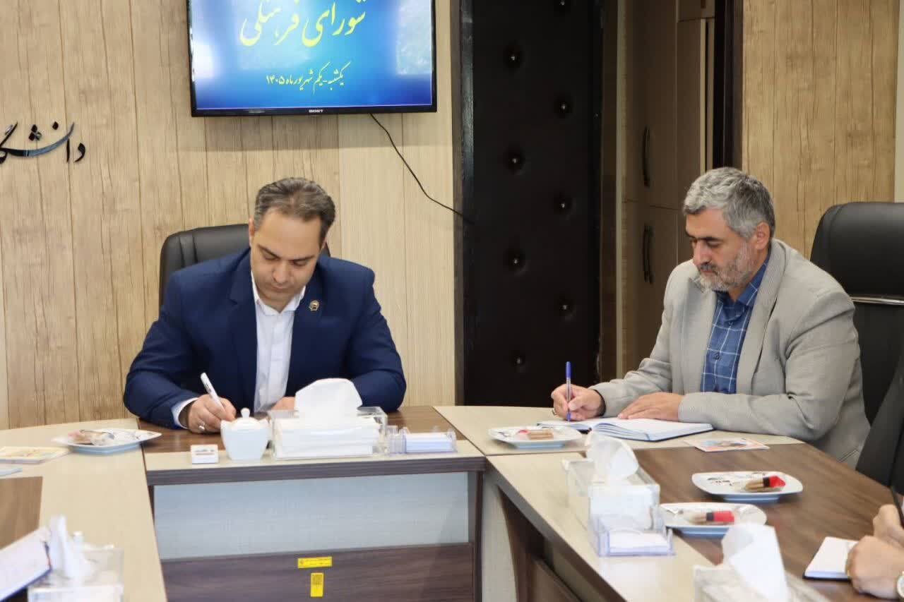 شورای فرهنگی دانشگاه فرهنگیان قزوین با موضوع بررسی برنامه های هفته دفاع مقدس و برنامه های جاری فرهنگی روز یکشنبه یکم شهریور ماه با حضور اعضا برگزار شد