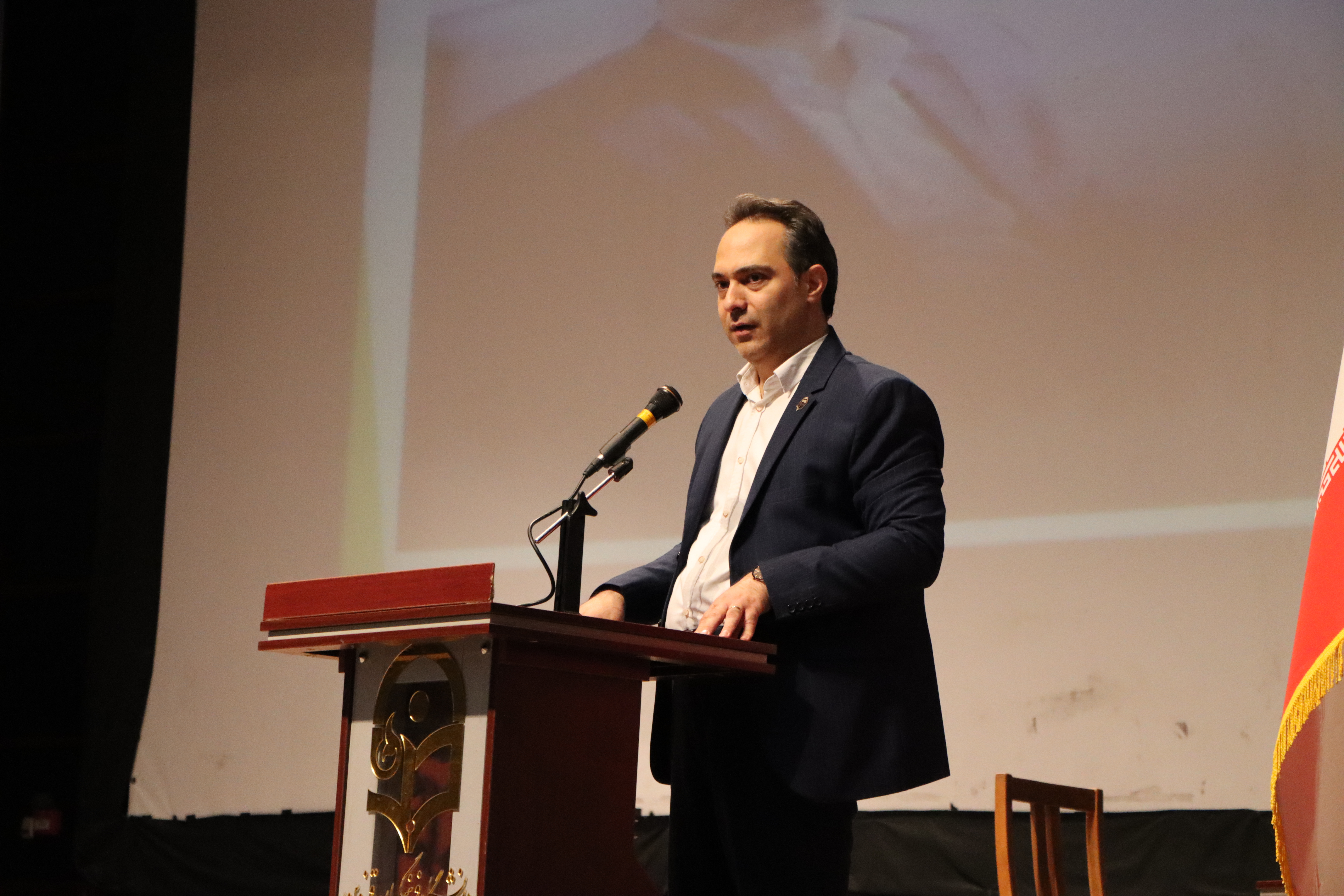 رئیس دانشگاه فرهنگیان قزوین در شورای اداری تاکید کرد: «حل مسئله» را جایگزین «حمل مسئله» کنید / دستاورد ۶ ماه تلاش شبانه‌روزی؛ از افتتاح استادسرا تا اجرای چارت سازمانی