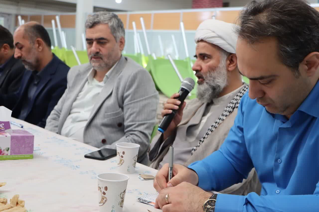 نشست صمیمانه و صبحانه کاری رئیس دانشگاه فرهنگیان قزوین با کارکنان